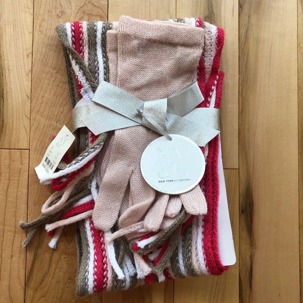 New York & Company Scarf and‎ Gloves Set